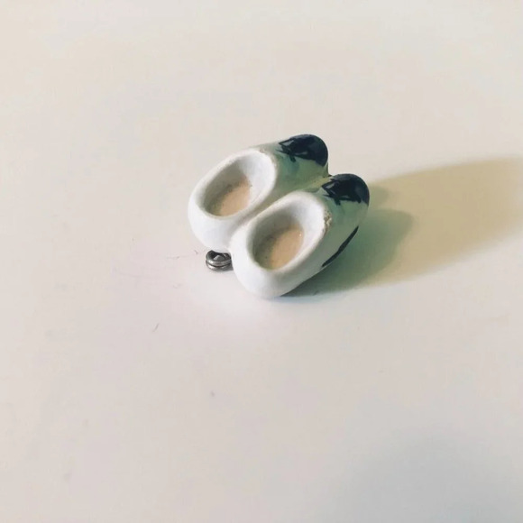 Vintage Holland  Souvenir Pin Miniature Clogs Dutch Travel - Picture 6 of 7